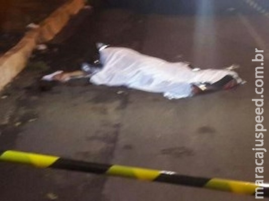  Homem morto com tiro na testa tinha 24 anos e foi identificado pela mãe