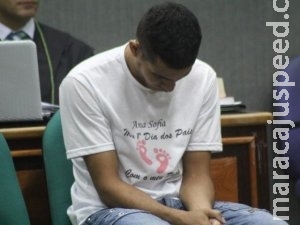 Júri condena homem que matou jovem degolada, mas inocenta a esposa dele