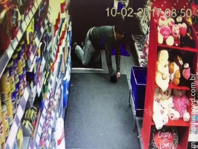  Ladrão é flagrado engatinhando para roubar revistas da Peppa pig na Inglaterra