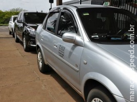 Lei que proíbe Uber gera polêmica; taxistas emplacam aplicativo Lei que proíbe Uber gera polêmica; taxistas emplacam aplicativo
