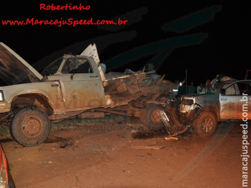 Maracaju: Colisão entre caminhonete Hilux e caminhonete D40 na MS-162 deixa duas vítimas presa em ferragens Maracaju: Colisão entre caminhonete Hilux e caminhonete D40 na MS-162 deixa duas vítimas presa em ferragens