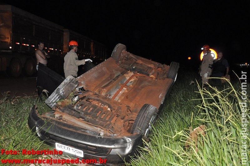 Maracaju: Jovem perde controle de veículo em curva próximo ao Posto 13 na BR-267 e capota Maracaju: Jovem perde controle de veículo em curva próximo ao Posto 13 na BR-267 e capota
