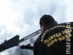 Marceneiro morre ao ligar bateria de som automotivo em padrão de energia