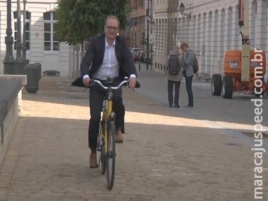  Ministro belga tem bike roubada após coletiva para incentivar seu uso