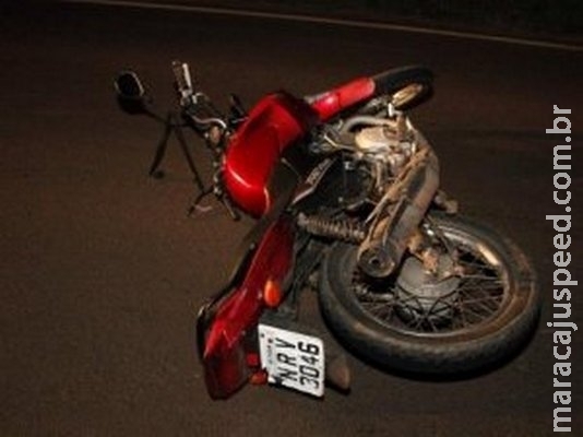 Motociclista fica em estado grave após atropelar pedestre e sofrer queda