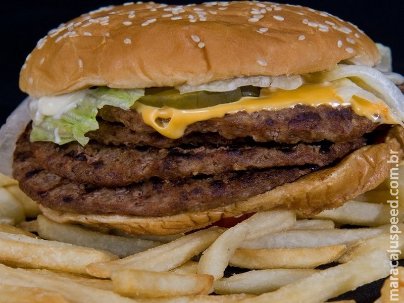  Produtos químicos antiaderentes são comuns em embalagens de fast food, diz estudo