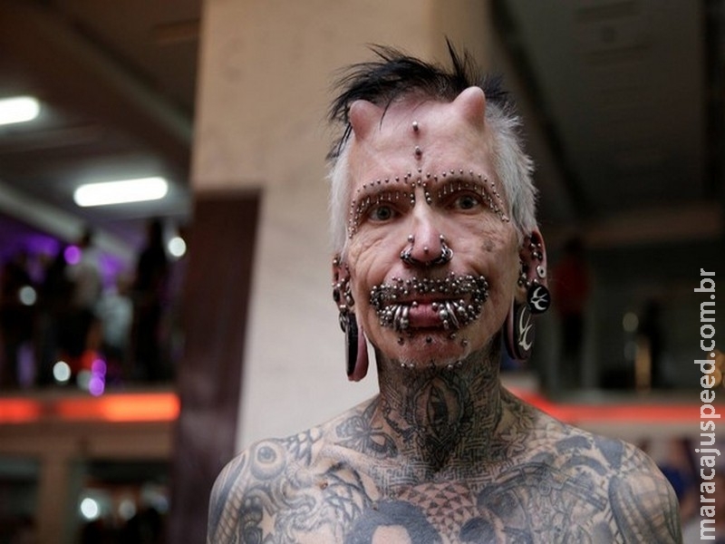 Recordista de piercings no corpo impressiona em evento de tatuagem na Venezuela Recordista de piercings no corpo impressiona em evento de tatuagem na Venezuela