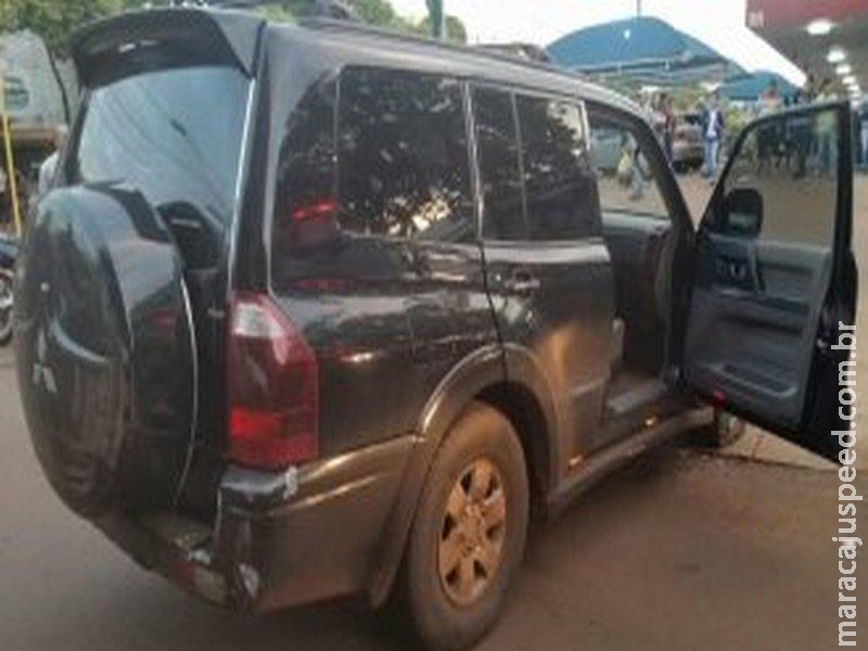 Trio entra em confronto com a polícia e PM é baleado em frente a supermercado de Dourados