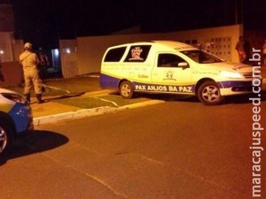 Criança morreu atropelada enquanto mãe abria portão de condomínio Criança morreu atropelada enquanto mãe abria portão de condomínio