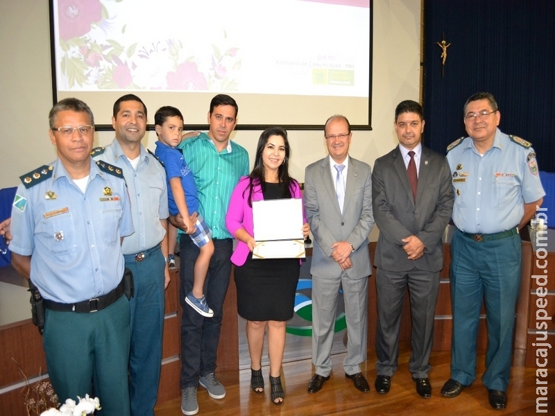 Dra. Simone Almada Góes (MPE) recebeu prêmio Tenente-Coronel Ana Neize Baltha por indicação da PM de Maracaju Dra. Simone Almada Góes (MPE) recebeu prêmio Tenente-Coronel Ana Neize Baltha por indicação da PM de Maracaju