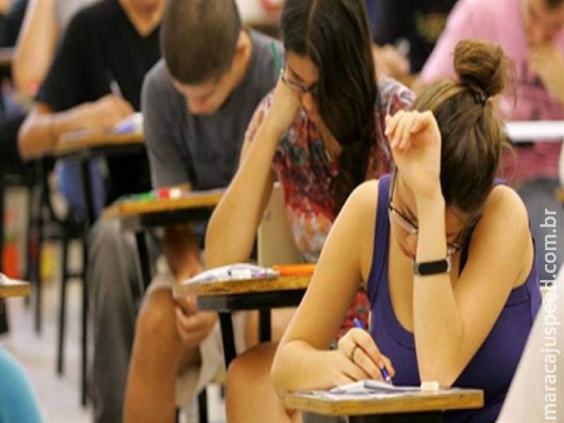Especialistas temem queda de concursos públicos na educação após terceirização Especialistas temem queda de concursos públicos na educação após terceirização