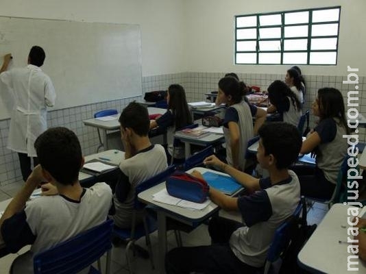Estados e municípios pedem mais investimento da União na educação básica Estados e municípios pedem mais investimento da União na educação básica