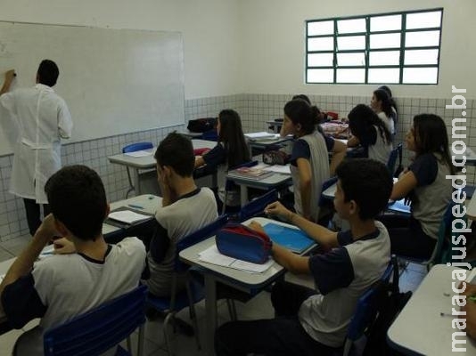 Estados e municípios pedem mais investimento da União na educação básica