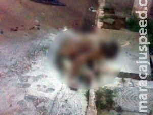 Homem é espancado, jogado em bueiro e queimado