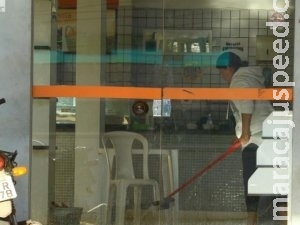  Homem é morto com 14 facadas dentro de conveniência em posto de combustíveis