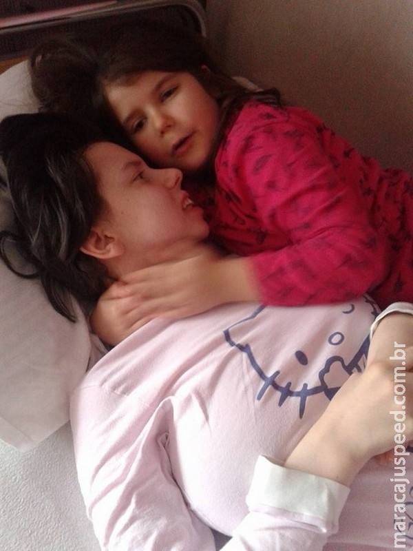 Mãe acorda de coma após 7 anos e vê filha pela primeira vez na Sérvia
