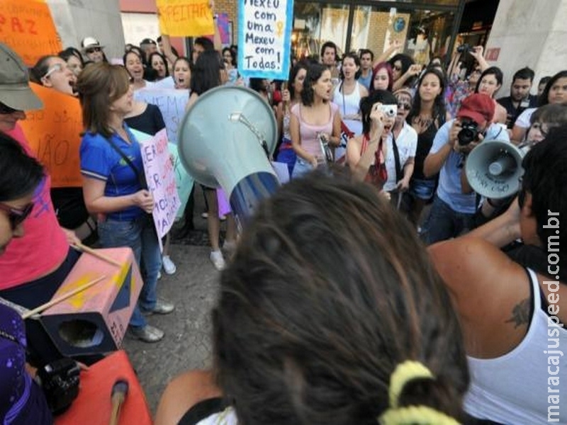 Maioria das mulheres prefere trabalhar a ficar em casa Maioria das mulheres prefere trabalhar a ficar em casa