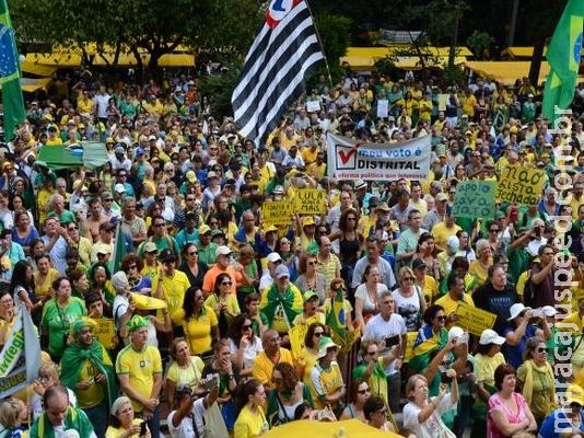 Manifestantes vão às ruas em defesa da Operação Lava Jato