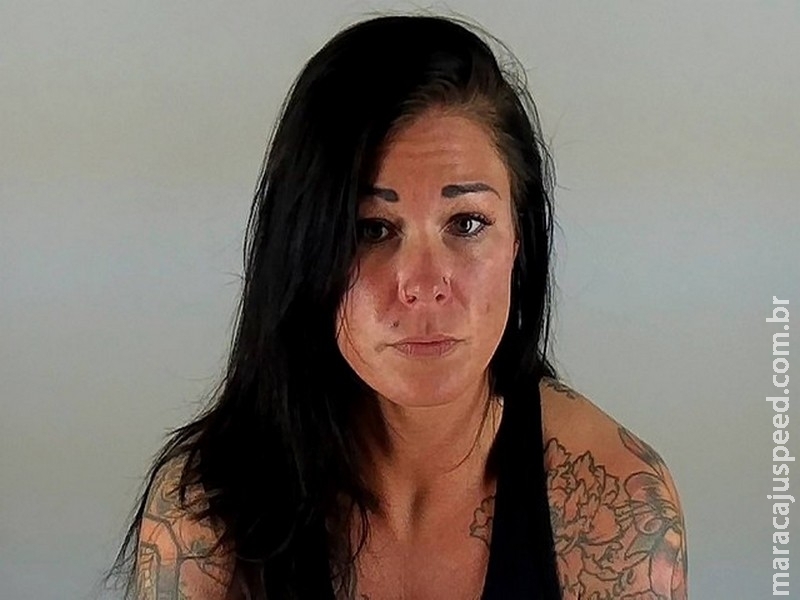 Mulher é presa por deixar crianças sozinhas para fazer bronzeamento