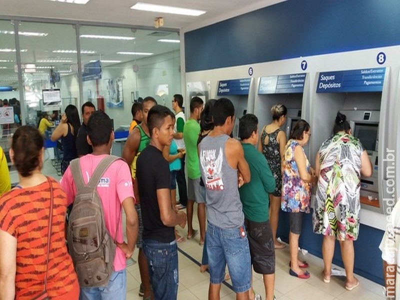 Agências da Caixa abrem 2 horas mais cedo entre segunda e quarta-feira Agências da Caixa abrem 2 horas mais cedo entre segunda e quarta-feira