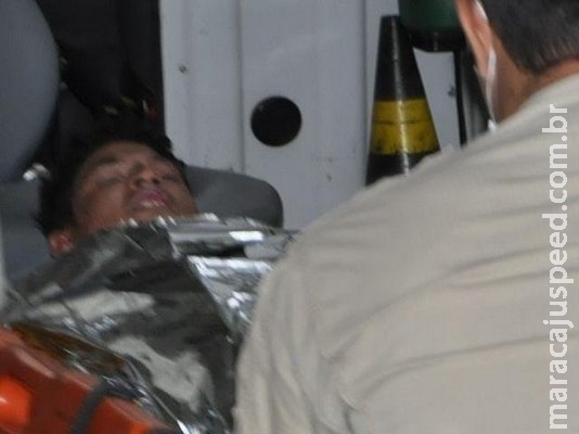 Ao tentar repor álcool em chapa, objeto explode e homem fica com queimaduras Ao tentar repor álcool em chapa, objeto explode e homem fica com queimaduras