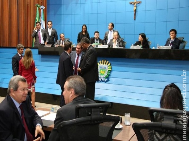Aprovada proposta que limita todos os gastos do governo nos próximos 10 anos Aprovada proposta que limita todos os gastos do governo nos próximos 10 anos