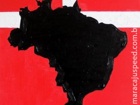 Artista une pintura e poesia em exposição sobre a luta pela afirmação racial