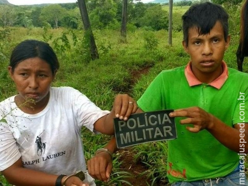 Casal é preso após ser flagrado pela polícia furtando cavalos Casal é preso após ser flagrado pela polícia furtando cavalos