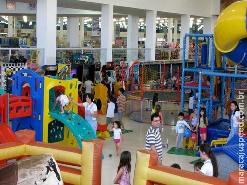 Criança com deficiência poderá ter cota de brinquedos em shoppings Criança com deficiência poderá ter cota de brinquedos em shoppings