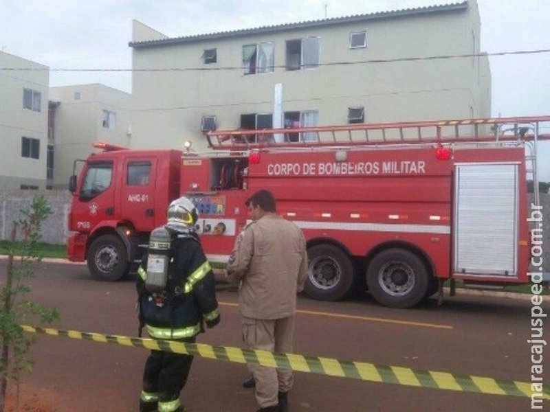 Criança deixada sozinha põe fogo em apartamento e mobiliza bombeiros