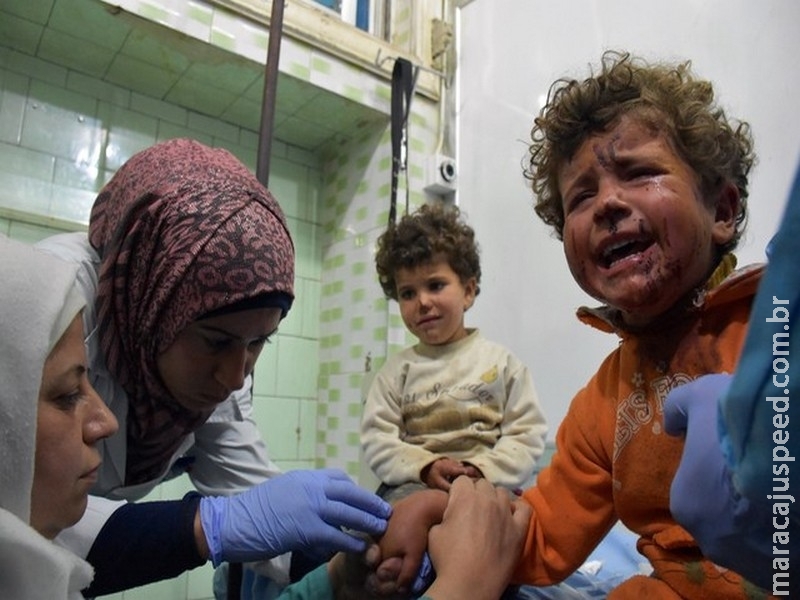 Crianças sírias morrem em ataque após terem sido atraídas por caminhão cheio de comida