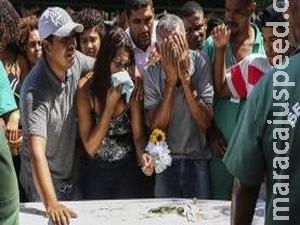 Família de menina morta a tiros pede fim de ações policiais em horário escolar