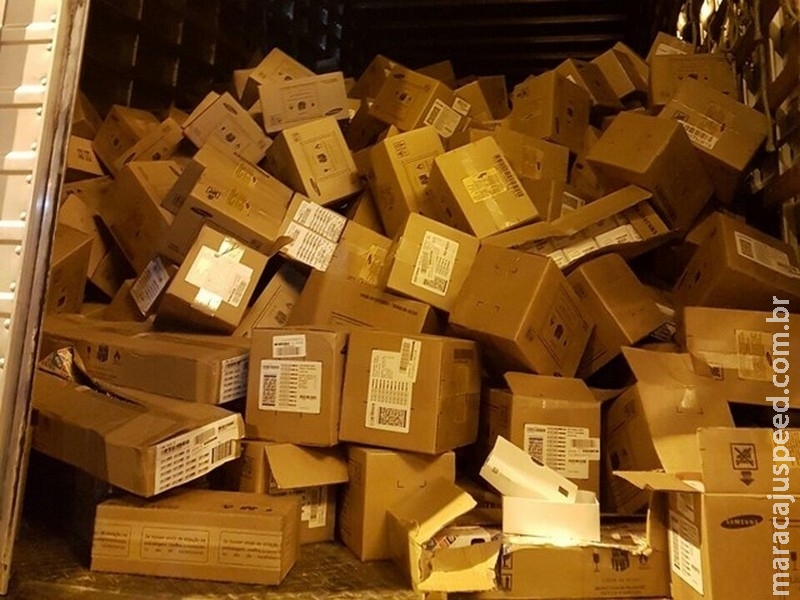 Grupo rouba carga milionária de celulares e computadores em transportadora