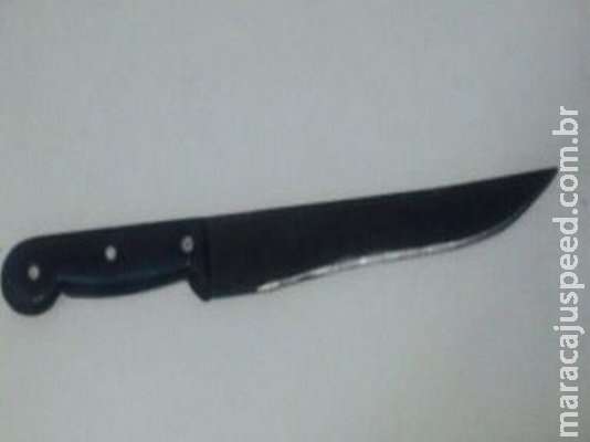 Homem esfaqueia irmão após agressão em família Homem esfaqueia irmão após agressão em família