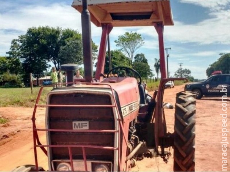 Idoso de 75 anos se desequilibra, cai de trator e morre atropelado Idoso de 75 anos se desequilibra, cai de trator e morre atropelado