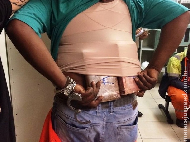 Mais de 700 quilos de cocaína são apreendidos e 8 pessoas são presas