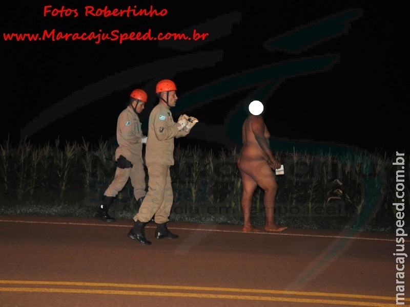 Maracaju: Homem é encontrado caminhando “NU” em rodovia pelo Corpo de Bombeiros Maracaju: Homem é encontrado caminhando “NU” em rodovia pelo Corpo de Bombeiros
