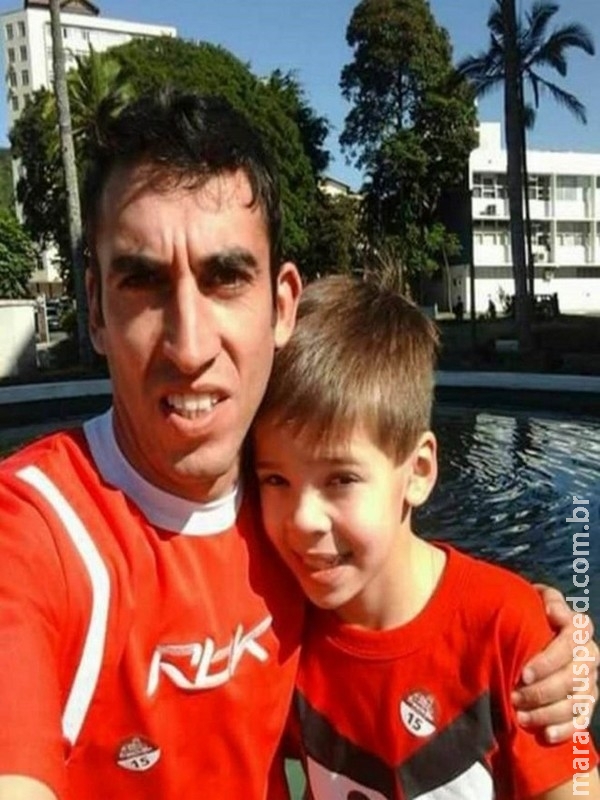 Menino de 10 anos é morto por técnico de futebol Menino de 10 anos é morto por técnico de futebol