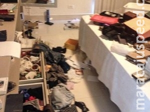 Moradora viaja e casa é invadida por bandidos