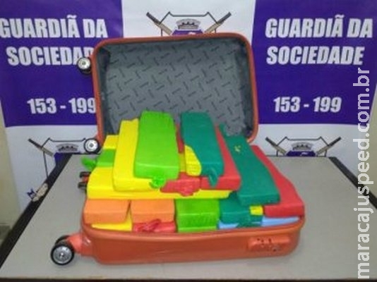 "Mula" de presidiário de Bangu é presa na rodoviária "Mula" de presidiário de Bangu é presa na rodoviária