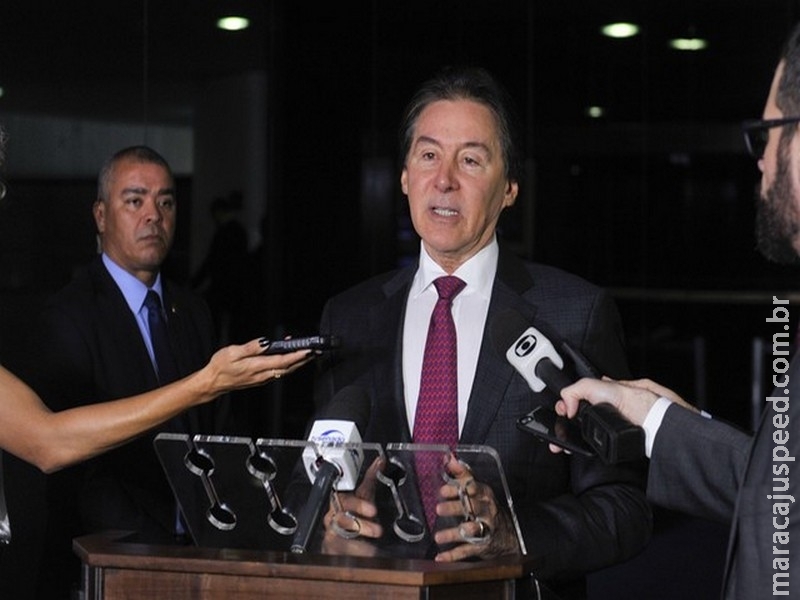 Presidente do Senado é internado na UTI após desmaio, diz assessoria Presidente do Senado é internado na UTI após desmaio, diz assessoria
