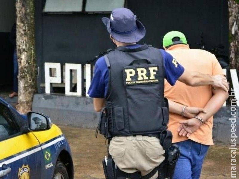 PRF prende caminhoneiro transportando 180 kg de cocaína na BR-267