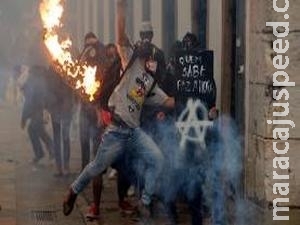 Sindicalistas e OAB dizem que PM usou violência em comício Sindicalistas e OAB dizem que PM usou violência em comício