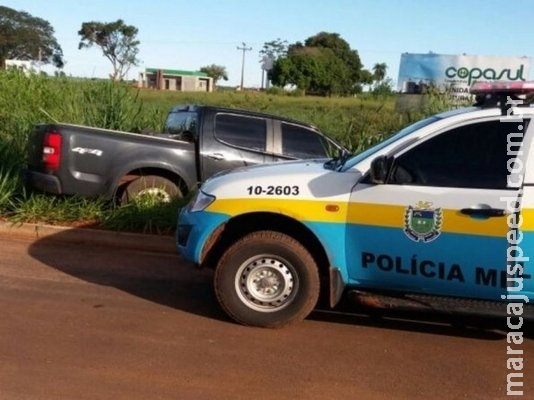 Traficante foge de polícia e abandona caminhonete com 131 kg de maconha