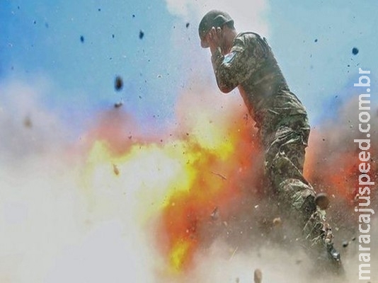 A fotógrafa que registrou o momento de sua própria morte em explosão A fotógrafa que registrou o momento de sua própria morte em explosão