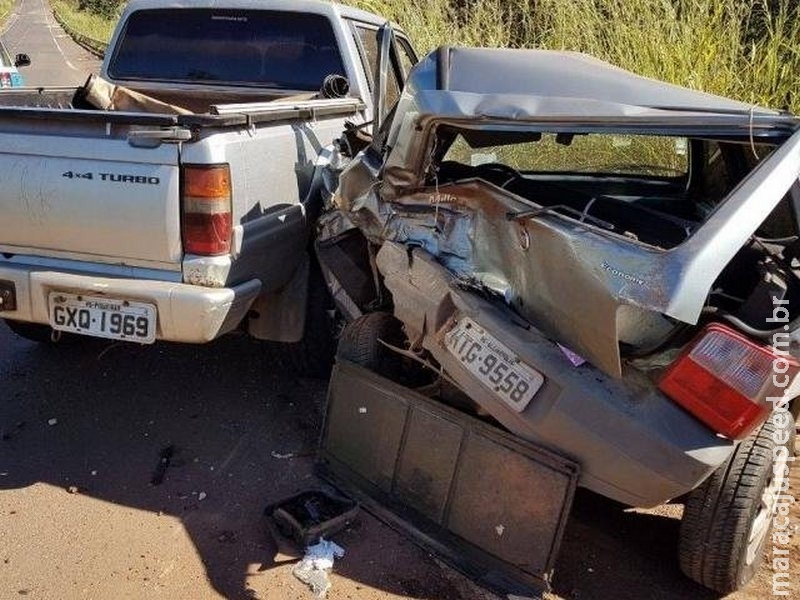 Buraco em rodovia causa acidente entre veículos e deixa três feridos