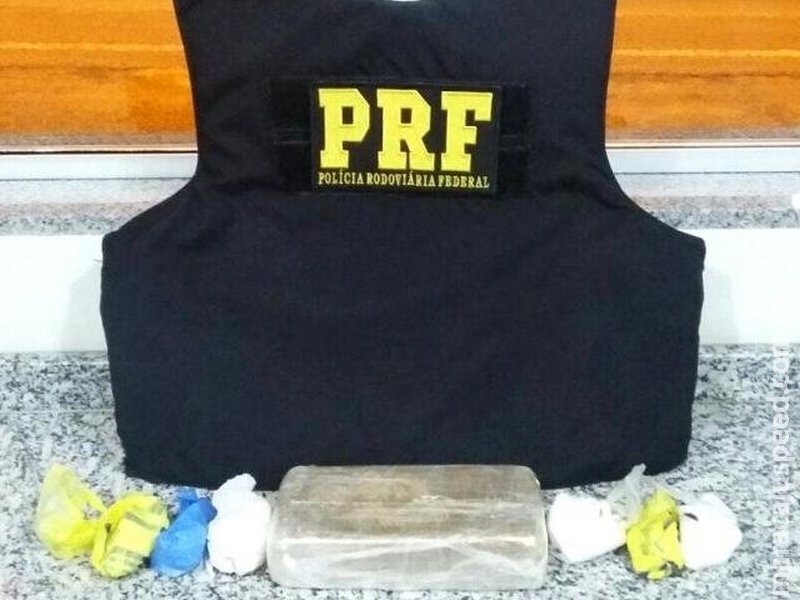 Dupla de jovens é presa pela PRF transportando cocaína na BR-262