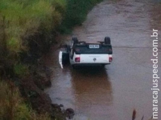 Durante perseguição condutor cai em rio com carro recheado de maconha