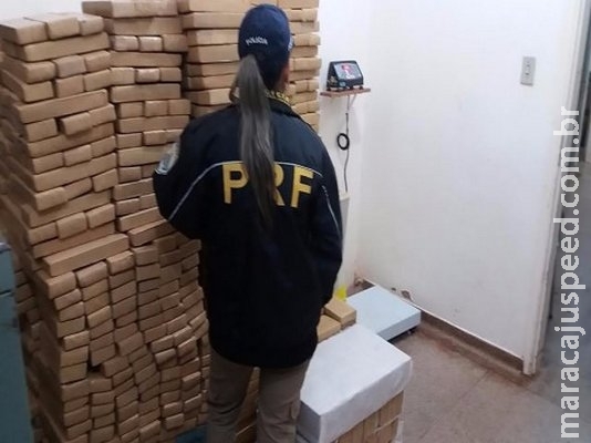 Em fuga, condutor abandona veículo cheio de maconha; carona é preso