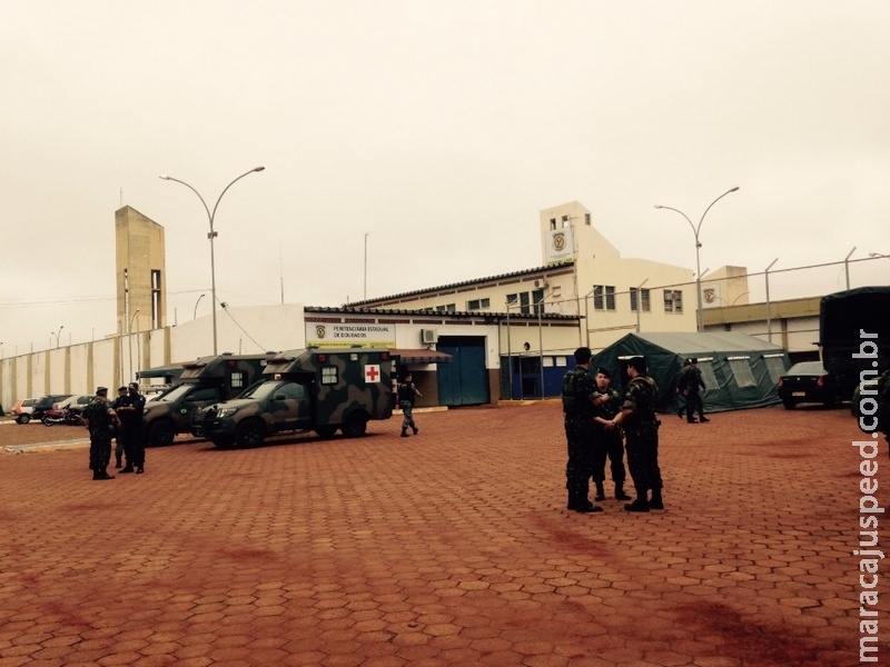 Forças armadas vasculham penitenciária de Dourados contra o crime organizado